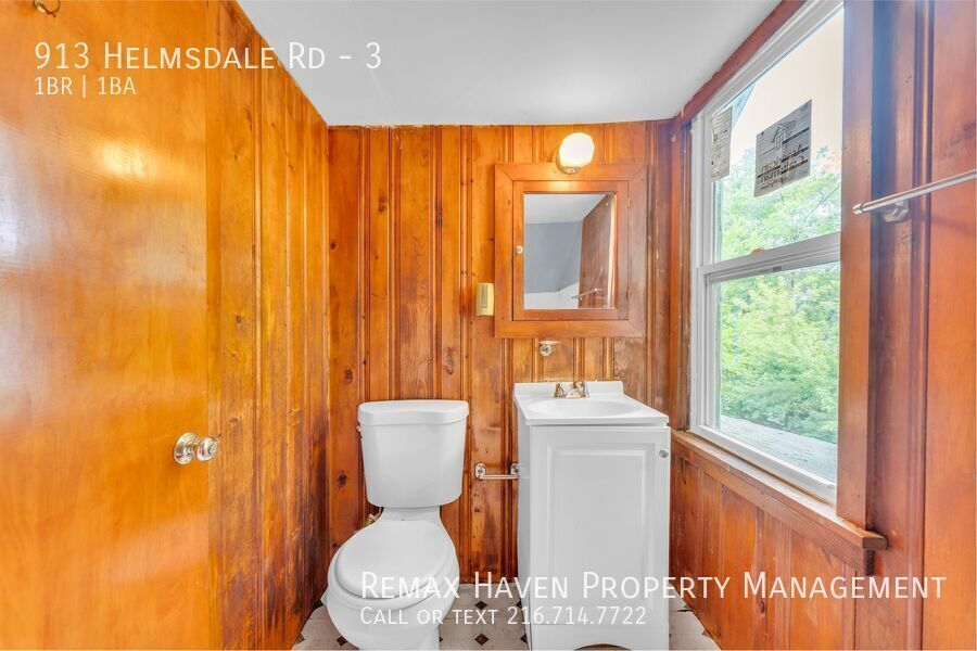 915 Helmsdale Rd | Unit 3, Cleveland Heights- Spacious 1 bed 1 bath multi-family home! property image
