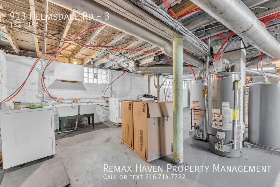 915 Helmsdale Rd | Unit 3, Cleveland Heights- Spacious 1 bed 1 bath multi-family home! property image