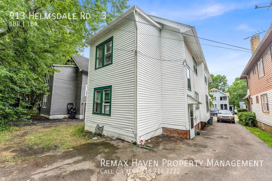 915 Helmsdale Rd | Unit 3, Cleveland Heights- Spacious 1 bed 1 bath multi-family home! property image