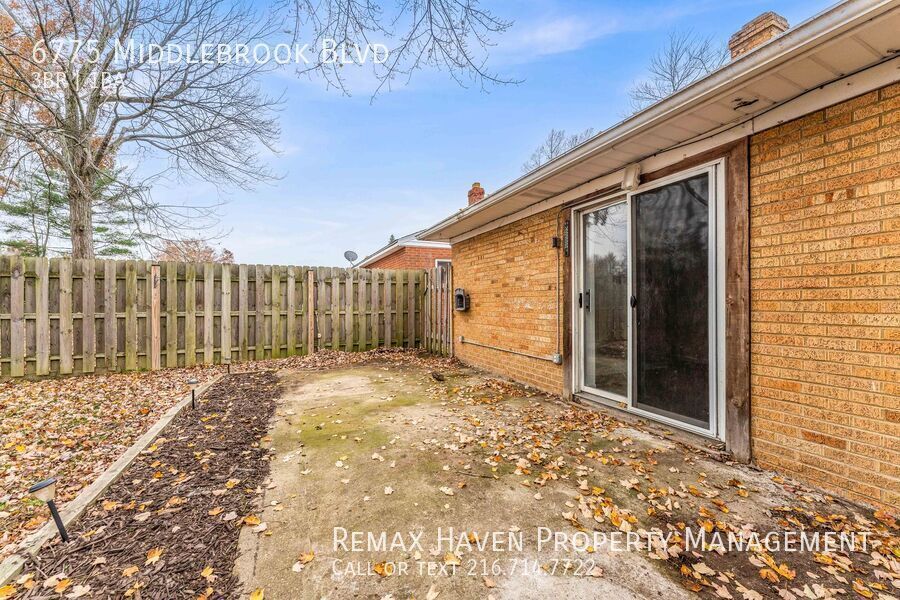 6775 Middlebrook Blvd, Middleburg Heights - Spacious 3-bed 1-bath single-family home! property image
