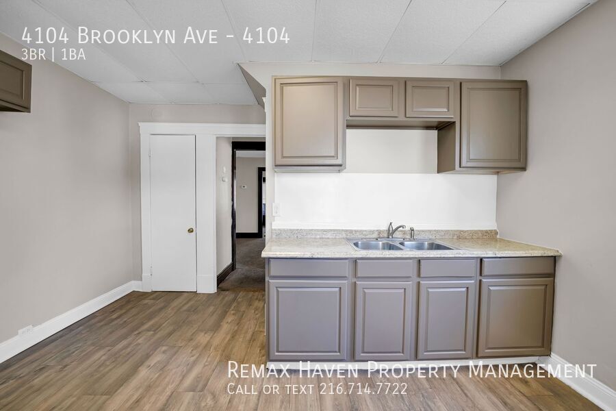 4104 Brooklyn Ave | Left Side, Cleveland - Spacious 3-bed 1-bath multi-family home! property image