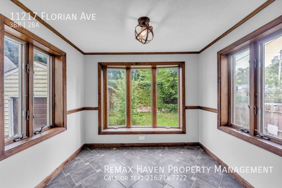 11217 Florian Ave, Cleveland  - Spacious 3 bed 2 bath single family home! property image