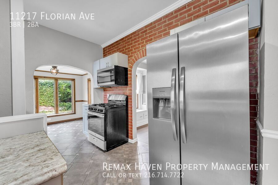 11217 Florian Ave, Cleveland  - Spacious 3 bed 2 bath single family home! property image