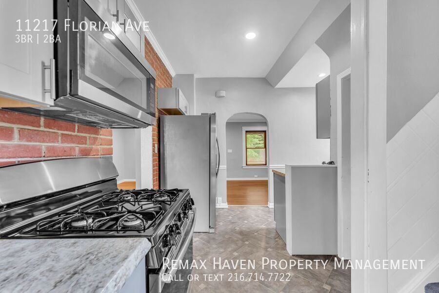 11217 Florian Ave, Cleveland  - Spacious 3 bed 2 bath single family home! property image