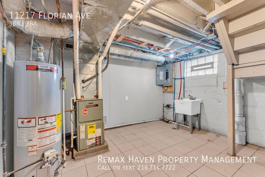 11217 Florian Ave, Cleveland  - Spacious 3 bed 2 bath single family home! property image