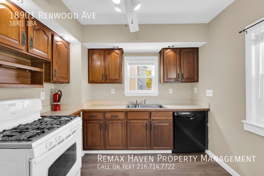 18901 Renwood Ave, Euclid - Spacious 3-bed 1-bath single-family home! property image