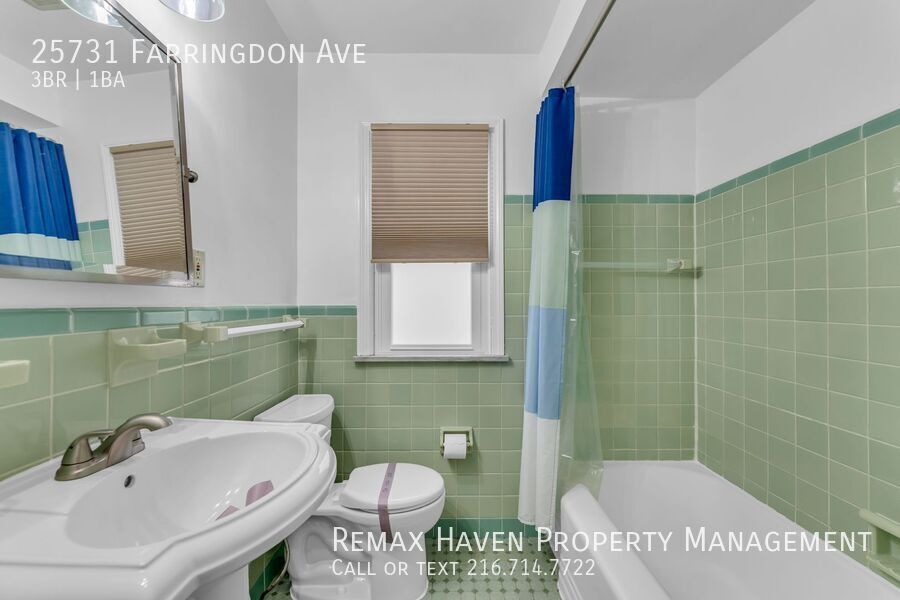 25731 Farringdon Ave, Euclid - Spacious 3-bed 1-bath single-family home! property image