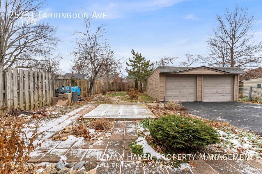 25731 Farringdon Ave, Euclid - Spacious 3-bed 1-bath single-family home! property image