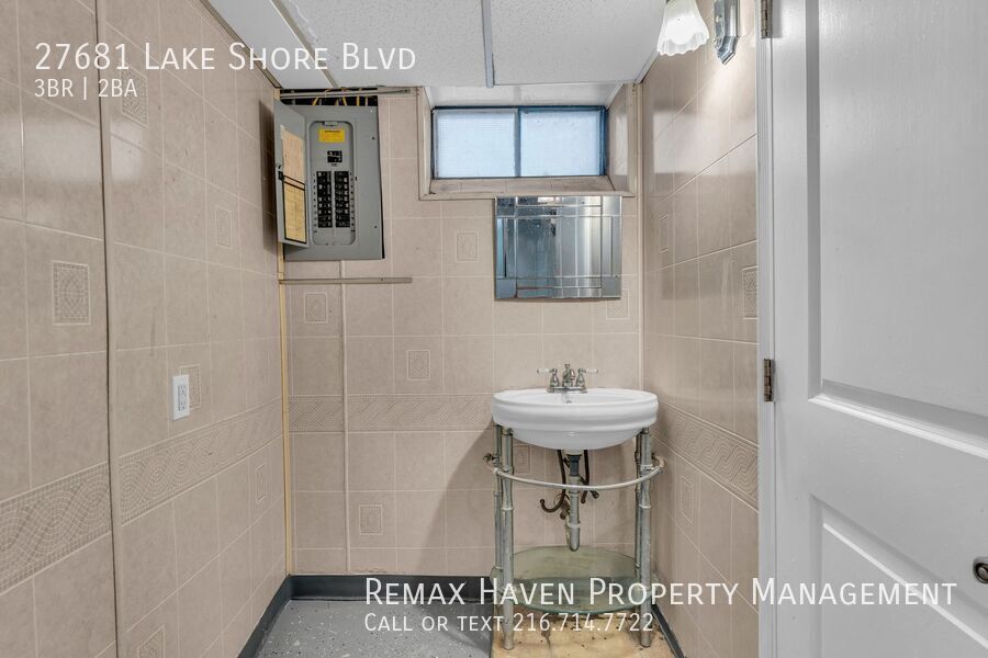 27681 Lakeshore Blvd, Euclid - Spacious 3-bed 2-bath single-family home! property image