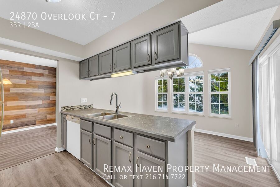 24870 Overlook Court # 7, Olmstead Falls - Spacious 2-bed 2-bath single-family home! property image