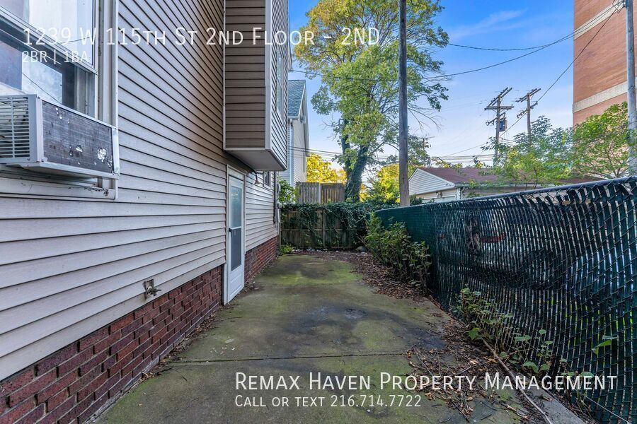 1239 W 115th St | Unit 2, Cleveland - Spacious 2-bed 1-bath multi-family home! Gas Included! property image