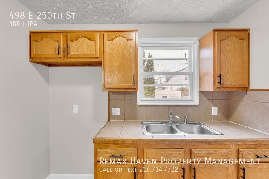 498 E 250th St, Euclid - Spacious 3-bed 1-bath single-family home! property image