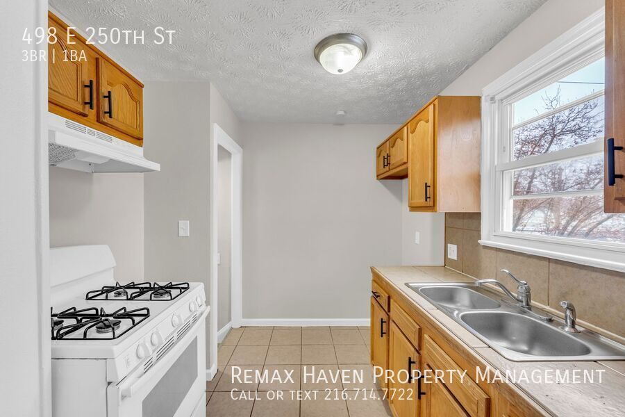 498 E 250th St, Euclid - Spacious 3-bed 1-bath single-family home! property image