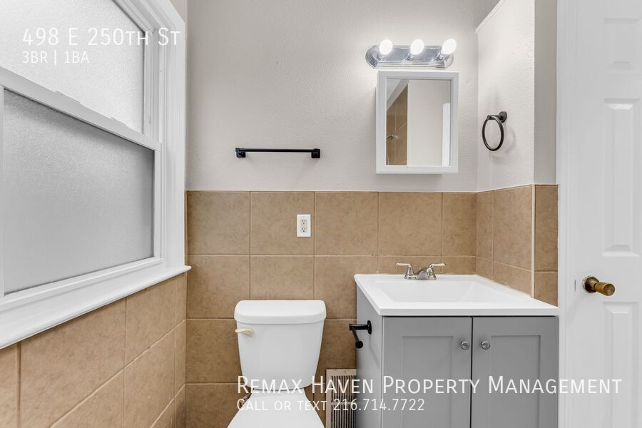 498 E 250th St, Euclid - Spacious 3-bed 1-bath single-family home! property image