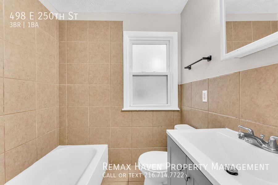 498 E 250th St, Euclid - Spacious 3-bed 1-bath single-family home! property image