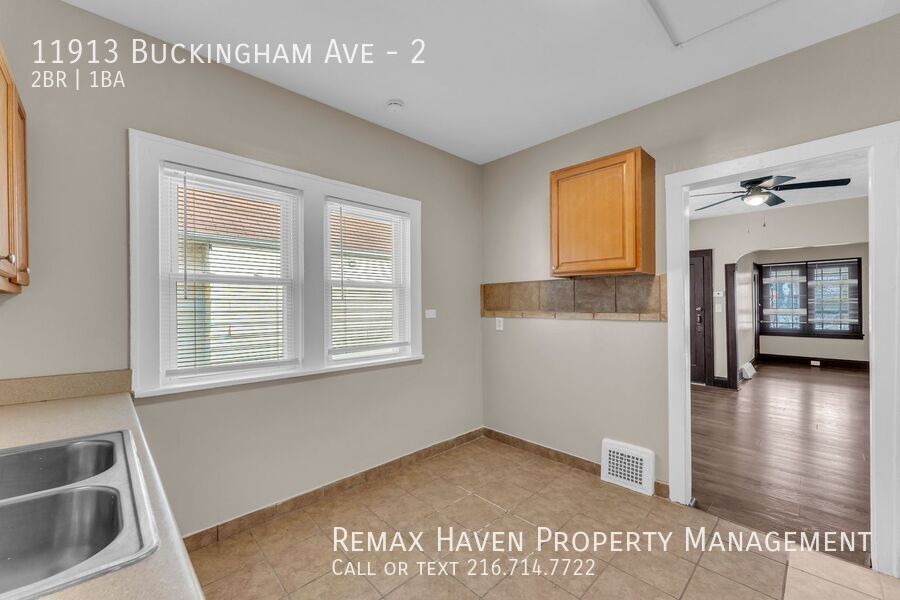 11913 Buckingham Ave | UP, Cleveland - Spacious 2-bed 1-bath multi-family home! property image