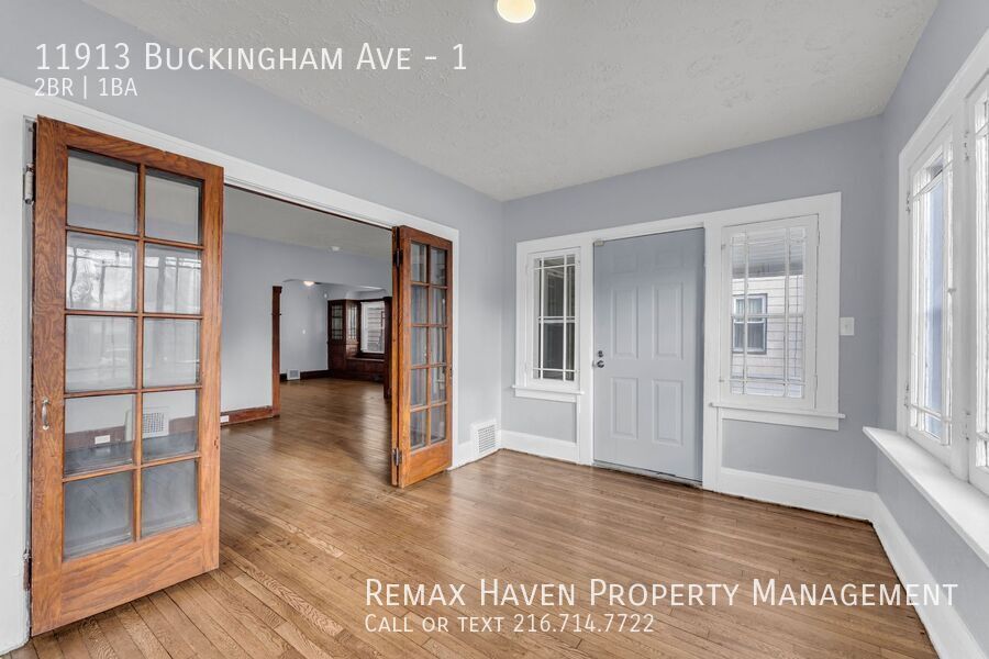 11913 Buckingham Ave | DN, Cleveland - Spacious 2-bed 1-bath multi-family home! property image