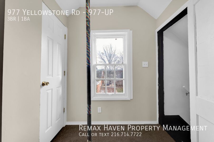 977 Yellowstone Rd | UP, Cleveland Heights - Spacious 3-bed 1-bath multi-family home! property image