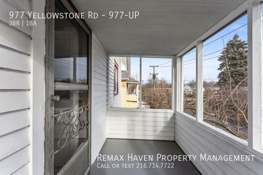 977 Yellowstone Rd | UP, Cleveland Heights - Spacious 3-bed 1-bath multi-family home! property image