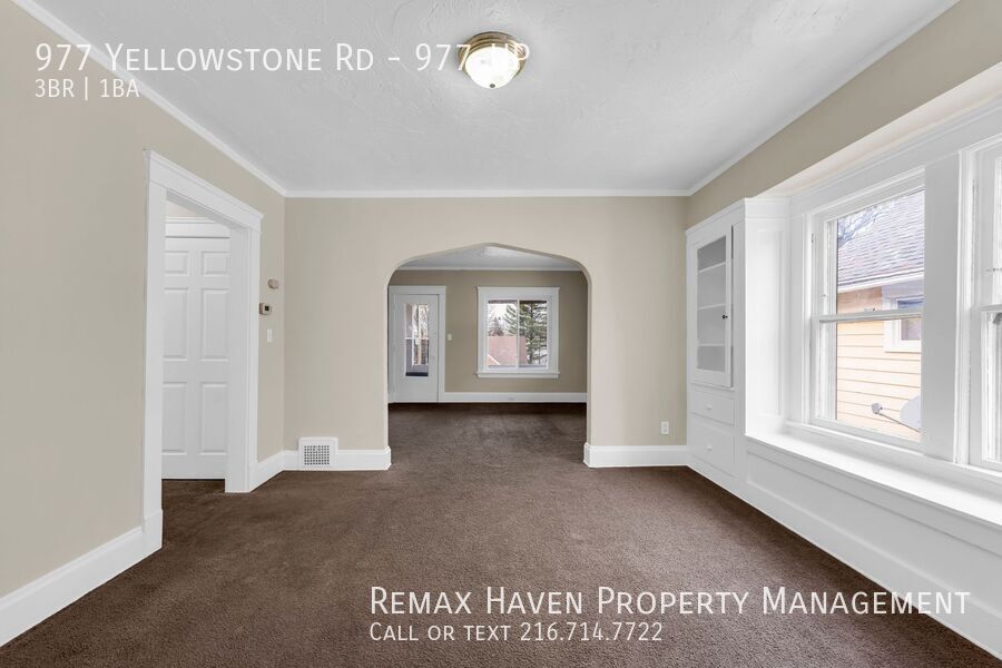 977 Yellowstone Rd | UP, Cleveland Heights - Spacious 3-bed 1-bath multi-family home! property image