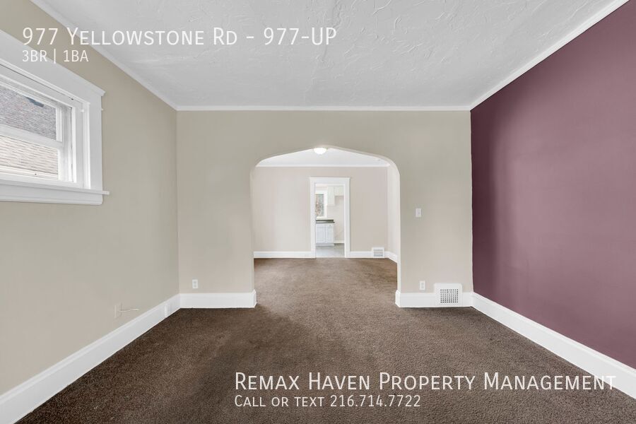 977 Yellowstone Rd | UP, Cleveland Heights - Spacious 3-bed 1-bath multi-family home! property image