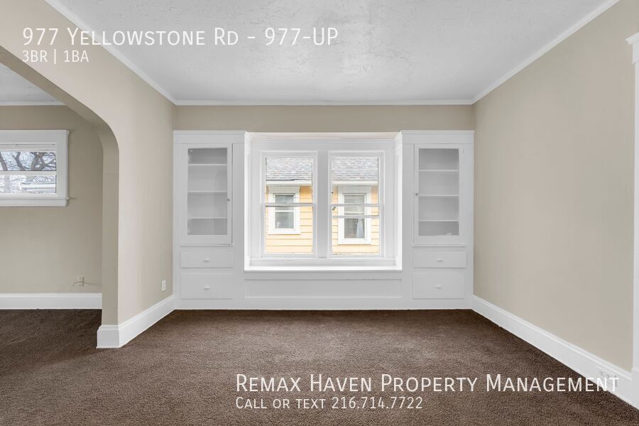977 Yellowstone Rd | UP, Cleveland Heights - Spacious 3-bed 1-bath multi-family home! property image