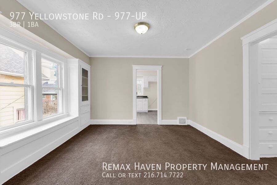 977 Yellowstone Rd | UP, Cleveland Heights - Spacious 3-bed 1-bath multi-family home! property image