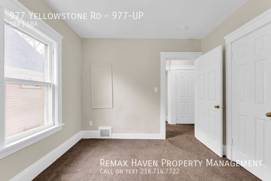 977 Yellowstone Rd | UP, Cleveland Heights - Spacious 3-bed 1-bath multi-family home! property image