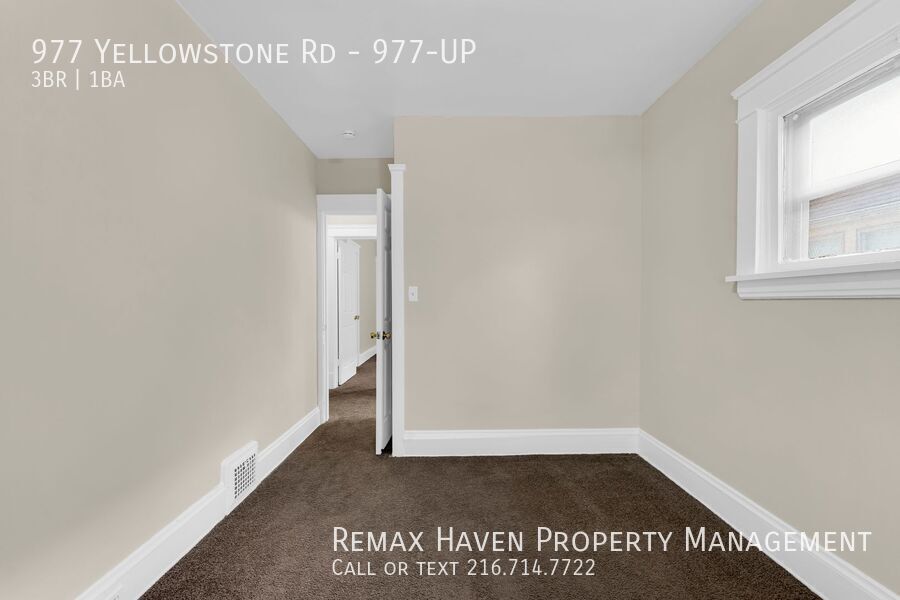 977 Yellowstone Rd | UP, Cleveland Heights - Spacious 3-bed 1-bath multi-family home! property image