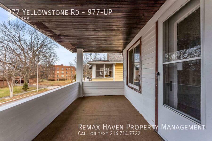 977 Yellowstone Rd | UP, Cleveland Heights - Spacious 3-bed 1-bath multi-family home! property image