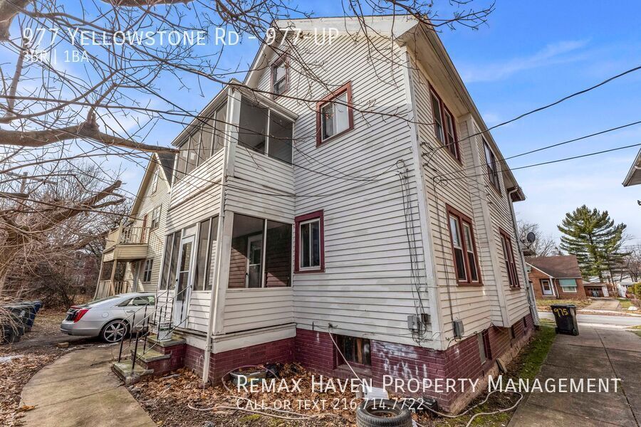 977 Yellowstone Rd | UP, Cleveland Heights - Spacious 3-bed 1-bath multi-family home! property image