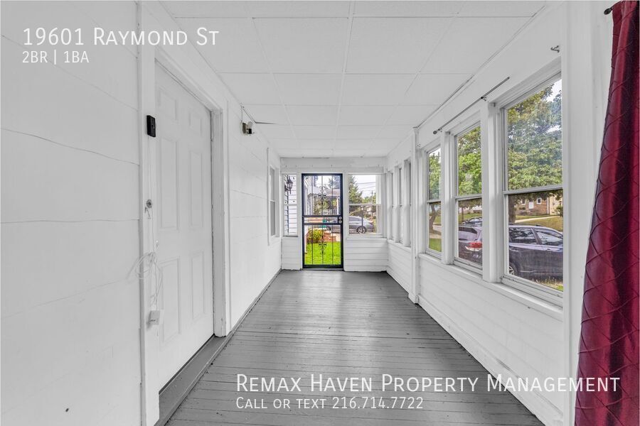 19601 Raymond St, Maple Heights - Spacious 2-bed 1-bath single-family home! property image