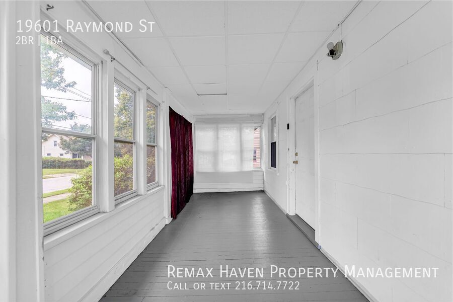 19601 Raymond St, Maple Heights - Spacious 2-bed 1-bath single-family home! property image