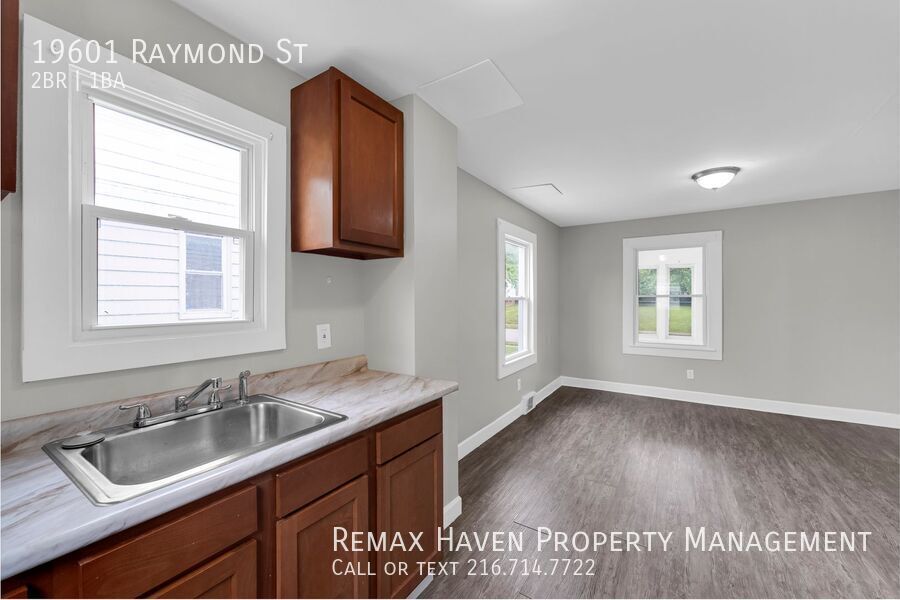19601 Raymond St, Maple Heights - Spacious 2-bed 1-bath single-family home! property image