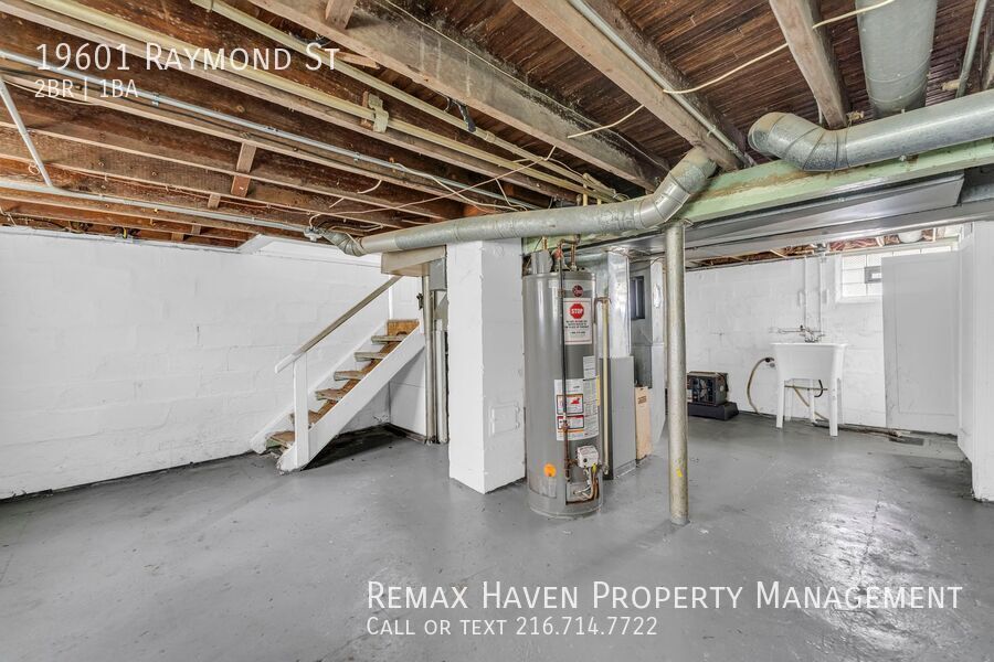 19601 Raymond St, Maple Heights - Spacious 2-bed 1-bath single-family home! property image