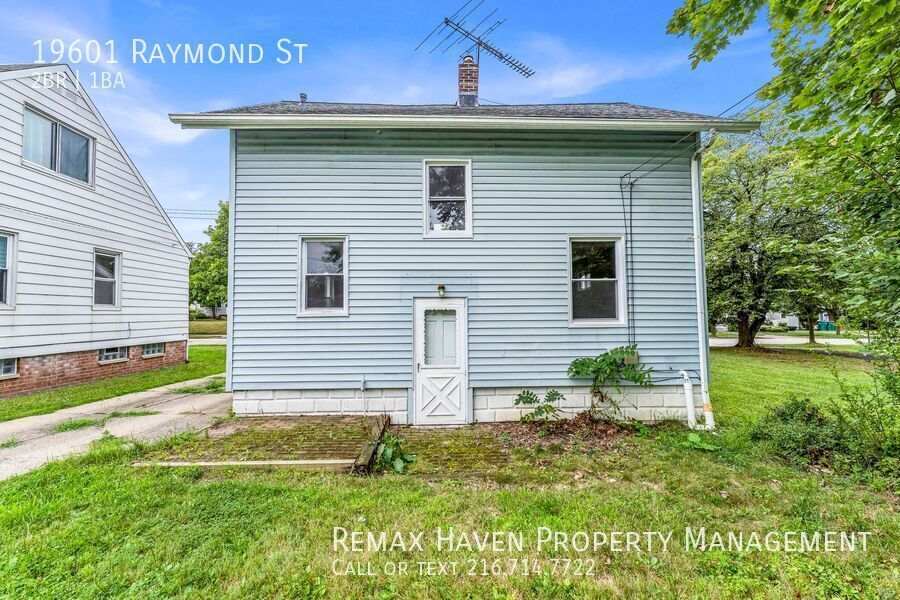 19601 Raymond St, Maple Heights - Spacious 2-bed 1-bath single-family home! property image