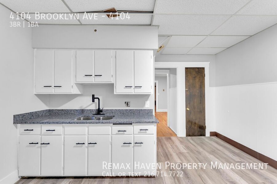 4104 Brooklyn Ave | Left Side, Cleveland - Spacious 3-bed 1-bath multi-family home! property image
