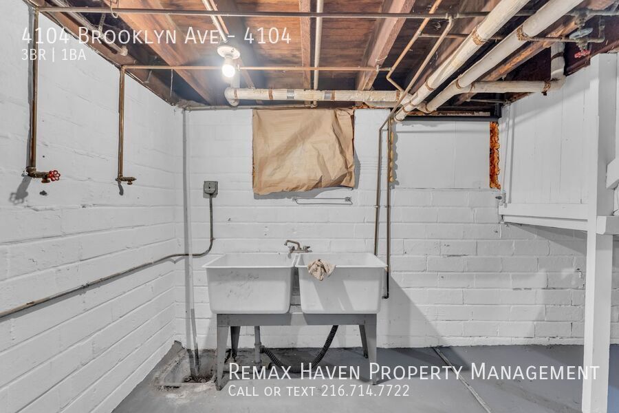 4104 Brooklyn Ave | Left Side, Cleveland - Spacious 3-bed 1-bath multi-family home! property image