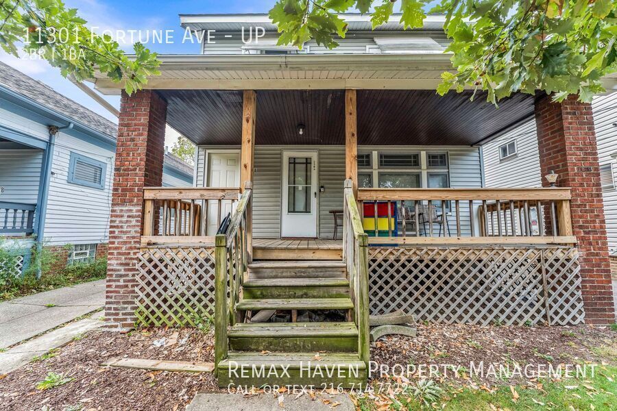 11301 Fortune Ave | UP, Cleveland - Spacious 2-bed 1-bath multi-family home!  property image