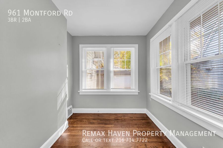 961 Montford Rd, Cleveland Heights - Spacious 3-bed 2-bath single-family home! property image