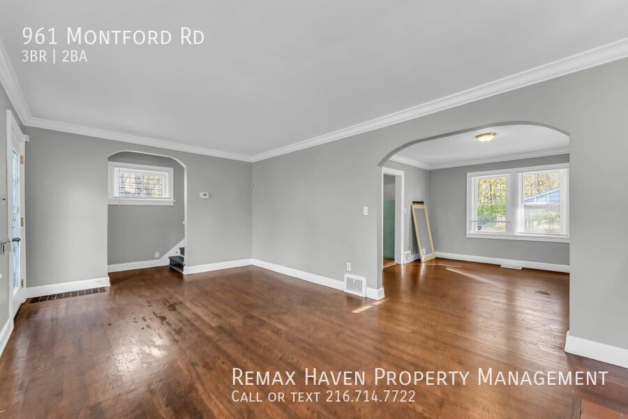 961 Montford Rd, Cleveland Heights - Spacious 3-bed 2-bath single-family home! property image