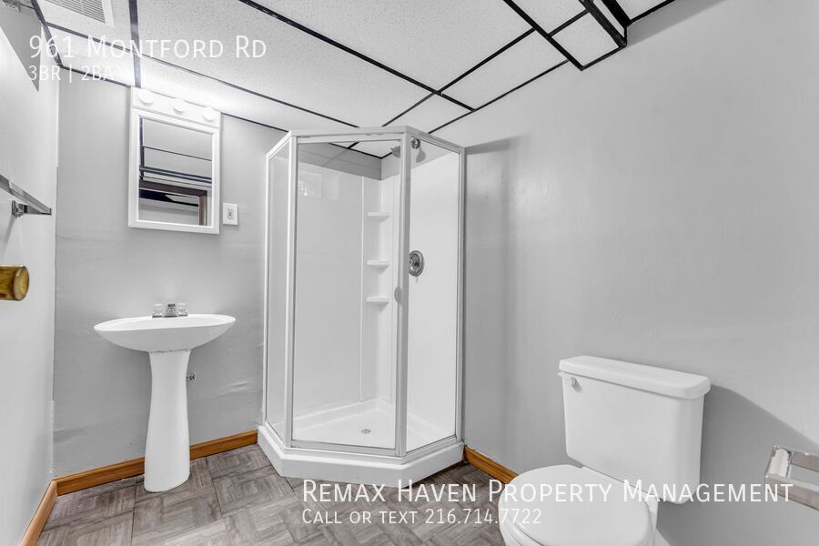 961 Montford Rd, Cleveland Heights - Spacious 3-bed 2-bath single-family home! property image