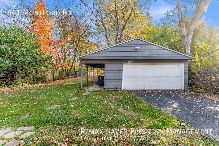 961 Montford Rd, Cleveland Heights - Spacious 3-bed 2-bath single-family home! property image