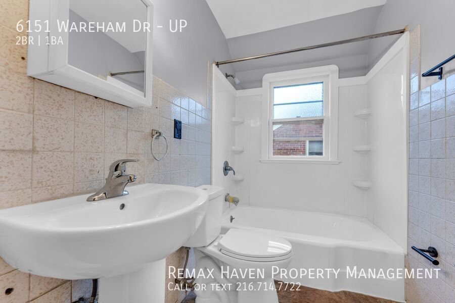 6151 Wareham Dr. UP, Parma - Spacious 2 bed 1 bath multi-family home! property image