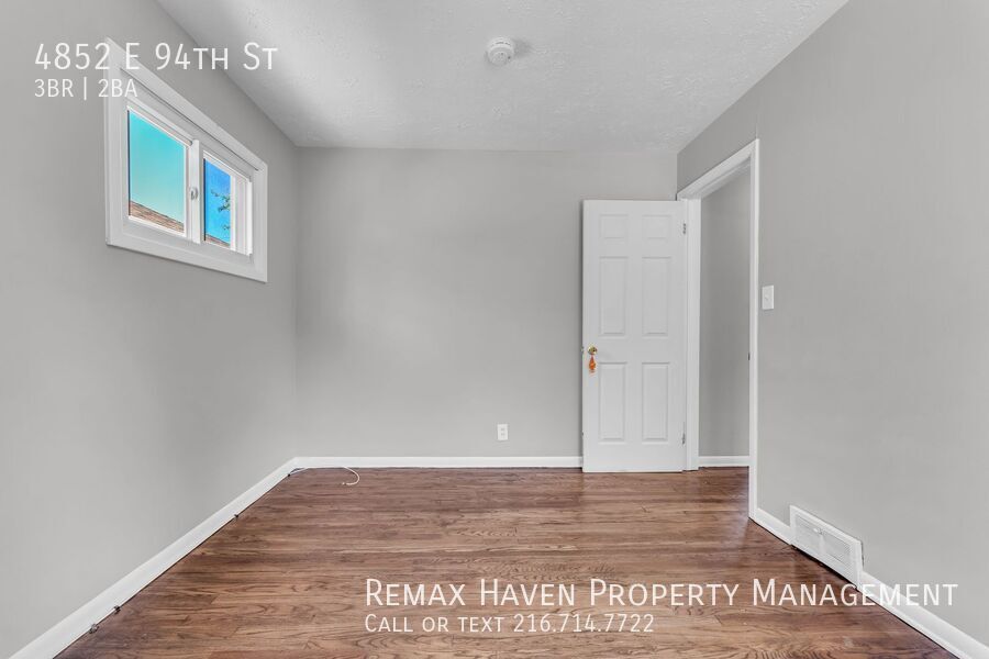 4852 E 94th St, Garfield Heights - Spacious 3-bed 1.5 -bath single-family home! property image