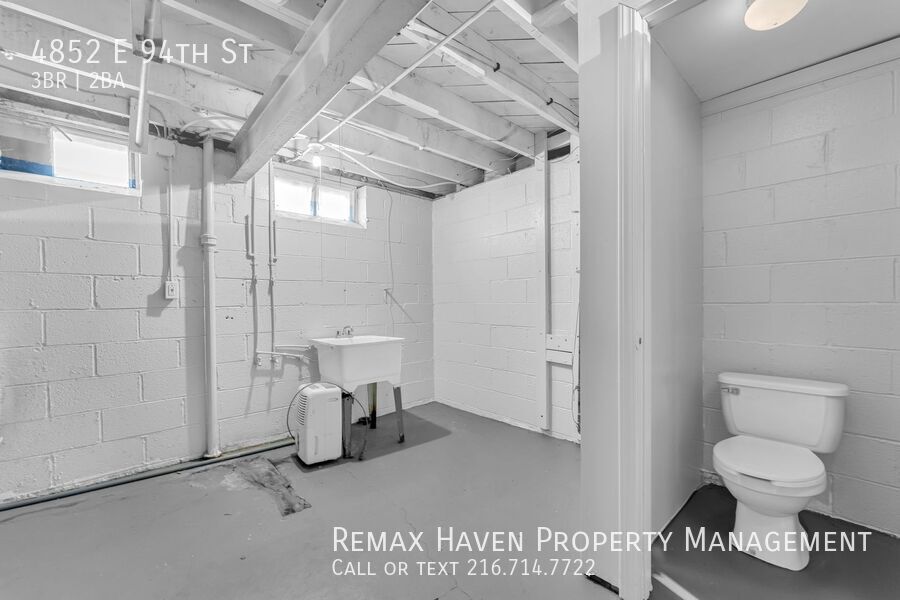 4852 E 94th St, Garfield Heights - Spacious 3-bed 1.5 -bath single-family home! property image