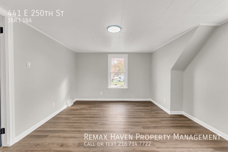 441 E 250th St, Euclid - Spacious 3-bed 1-bath single-family home! property image