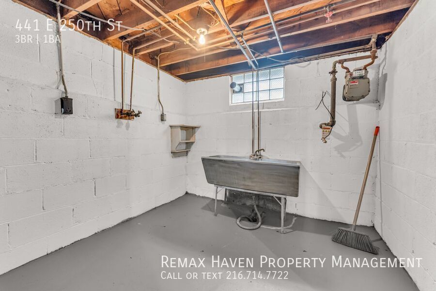 441 E 250th St, Euclid - Spacious 3-bed 1-bath single-family home! property image