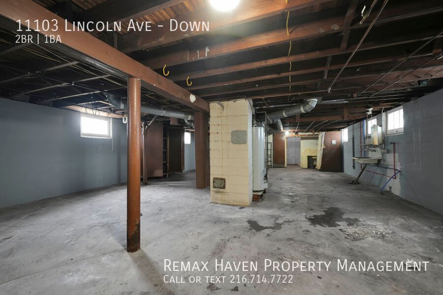 11103 Lincoln Ave | DN, Garfield Heights - Spacious 2-bed 1-bath multi-family home! property image
