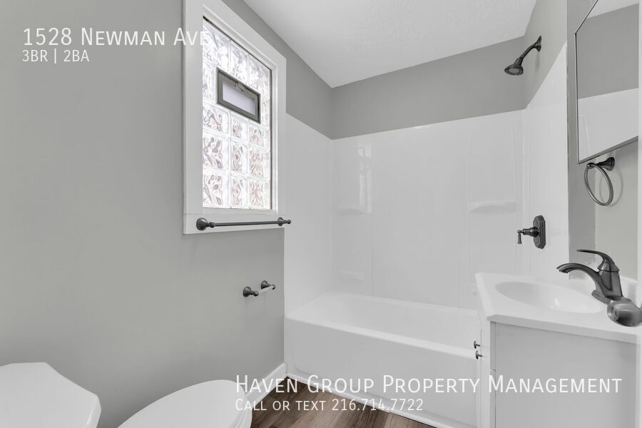 1528 Newman Ave, Lakewood - Spacious 3-bed 2-bath single-family home! property image